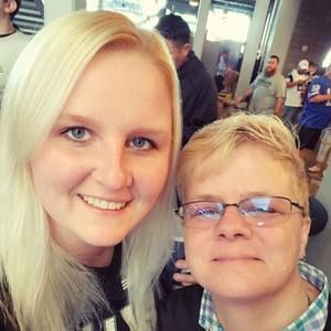 Meet your Posher, Caitlin